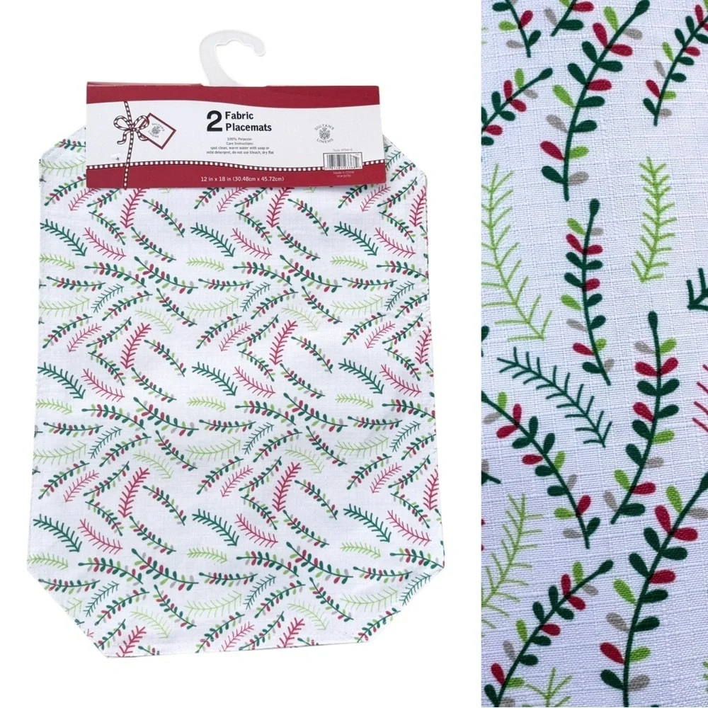 NWT Holiday Christmas White Green Red Table Placemats SET OF 4